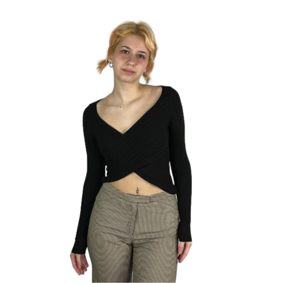 Urban Outfitters Black Long Sleeve Crossover Sweater - Picture 1 of 12